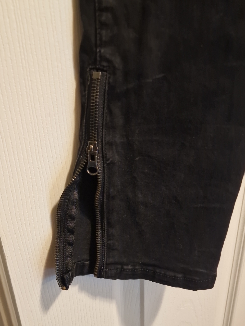 Black Men's Cargo Pants - Classic Utility Style - Picture 4 of 4